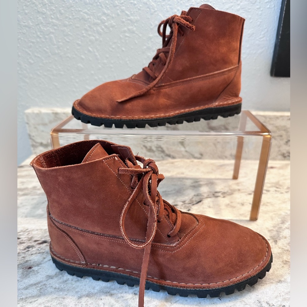Alpine By Cat's Paw brown Suede, Leather Lace up Lug Sole Sz 6